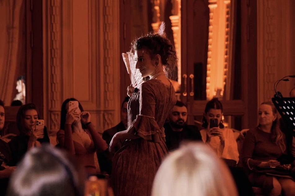 Музыка в старинном особняке: Светский салон