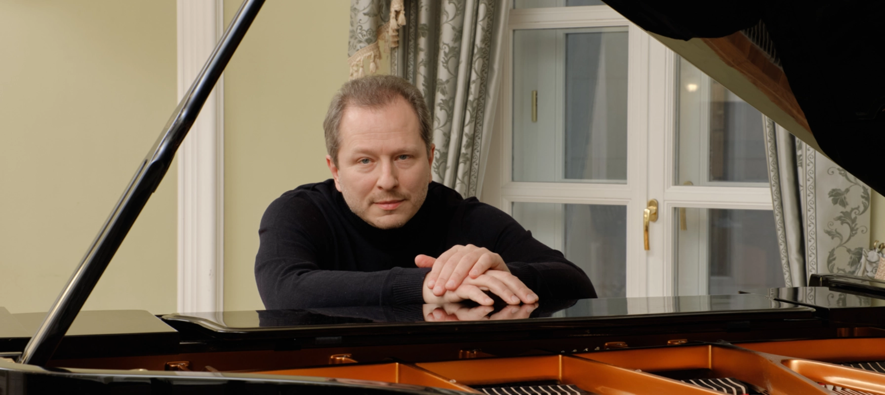 Юрий Мартынов