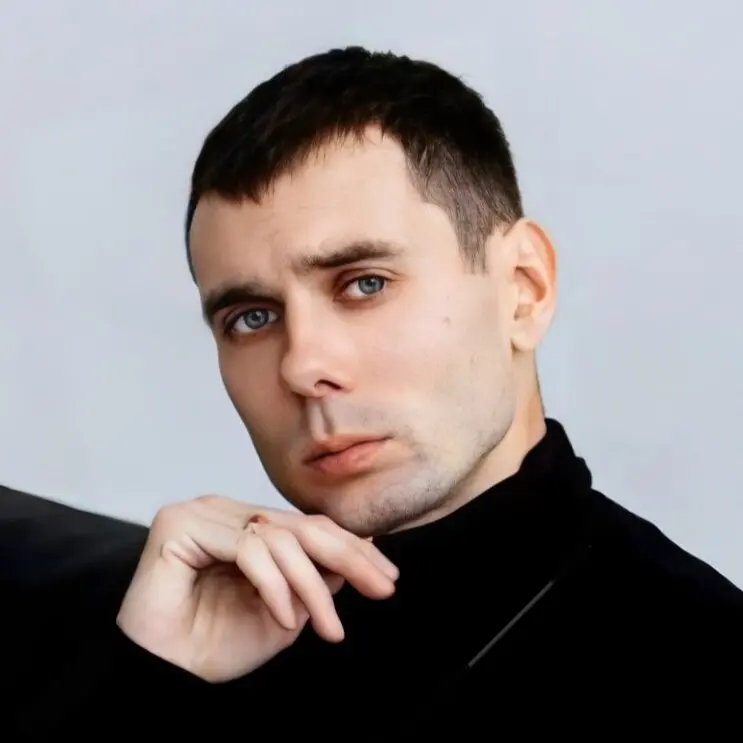 Максим Апрель
