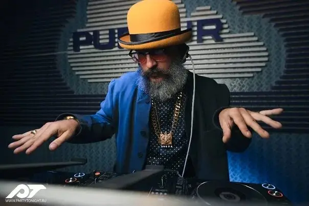DJ List
