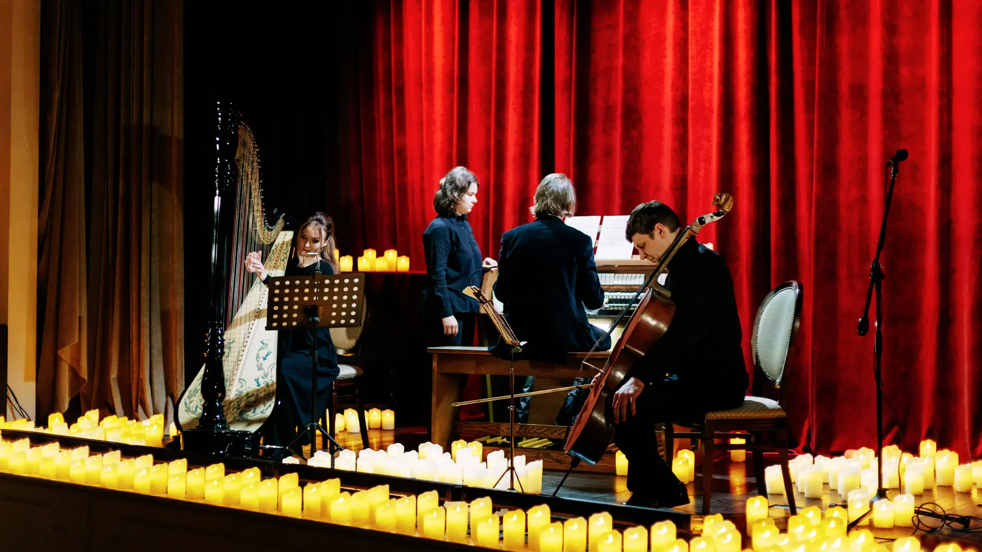 Рок-хиты на органе при свечах