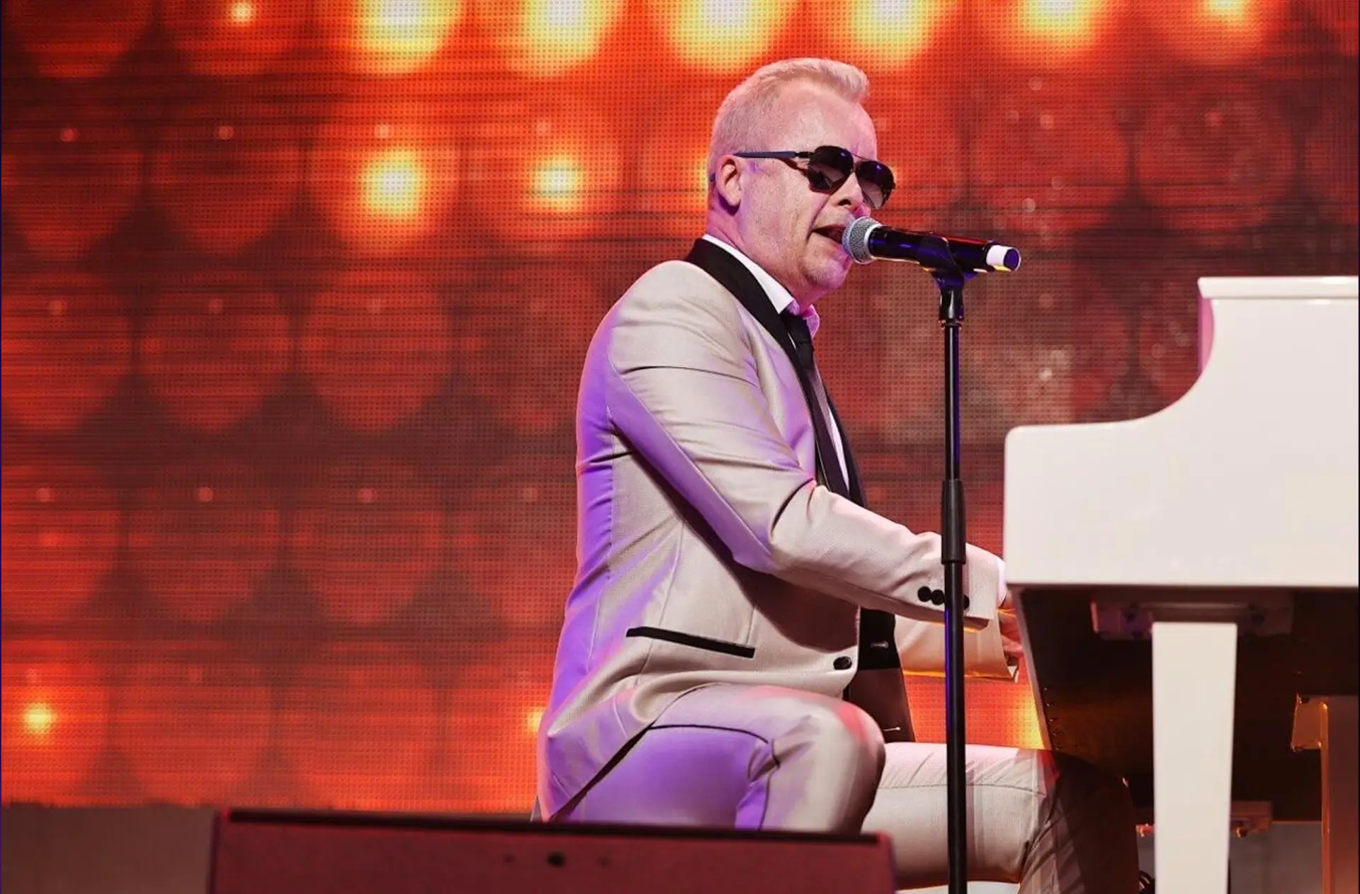 Рок-н-ролл шоу Дениса Мажукова