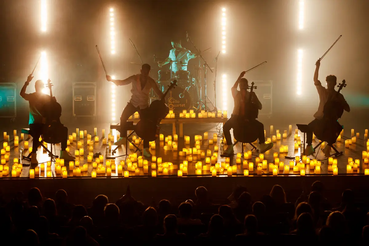 Мировые рок-хиты на виолончелях при свечах