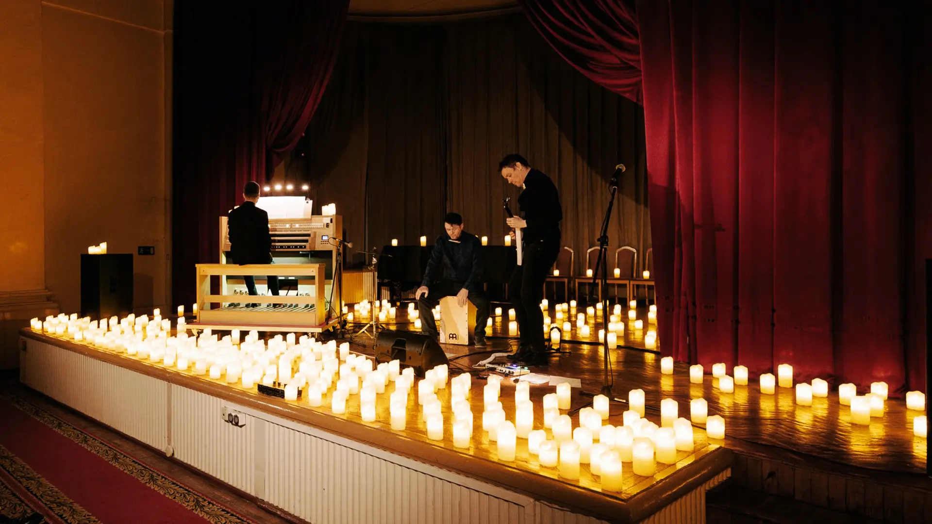 Рок-хиты на органе при свечах