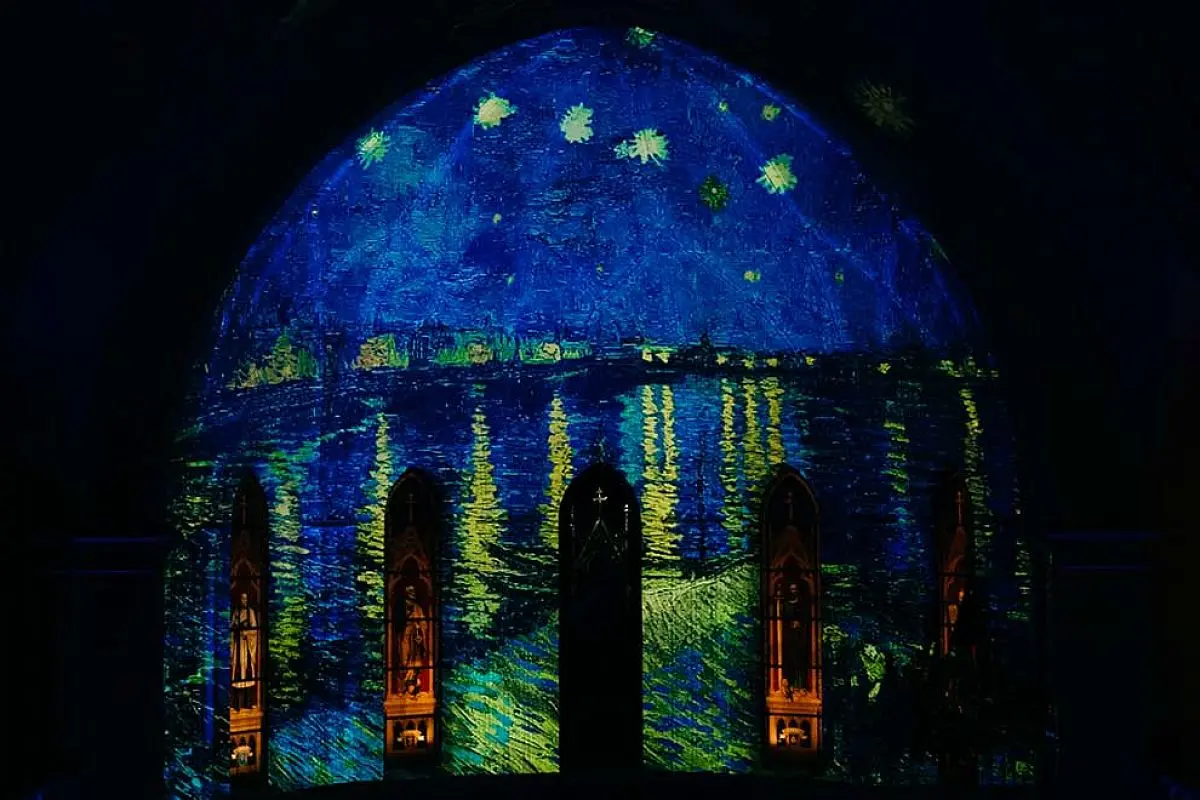 Старинный орган и четыре саксофона