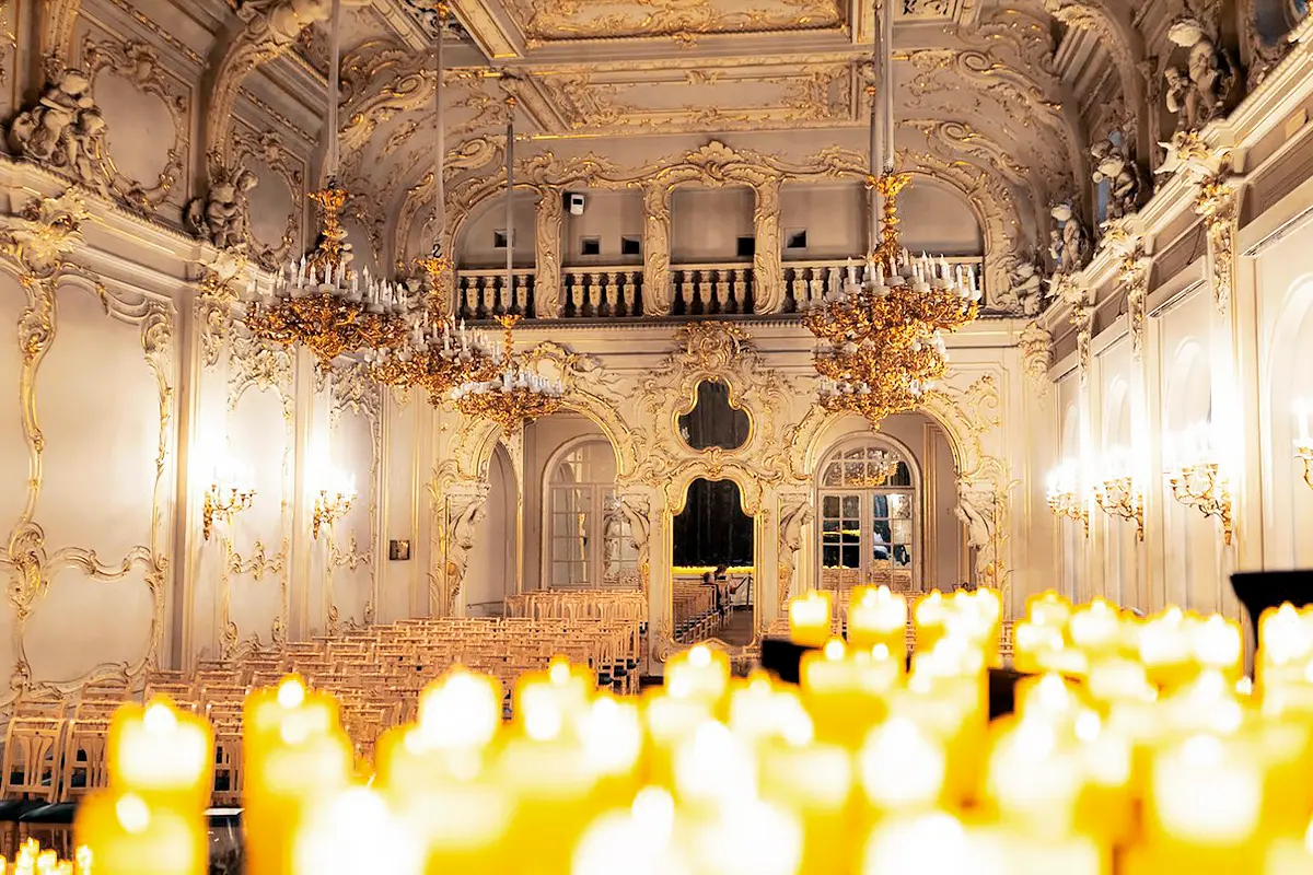 Саундтреки из кино при свечах