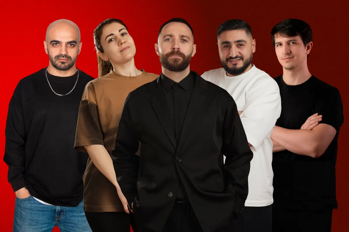 С акцентом
