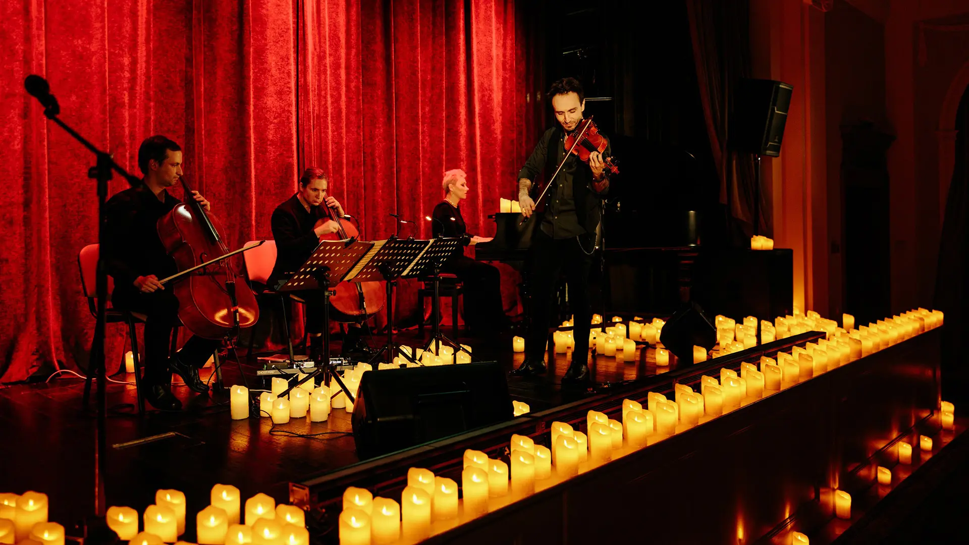 Рок-хиты на виолончелях при свечах