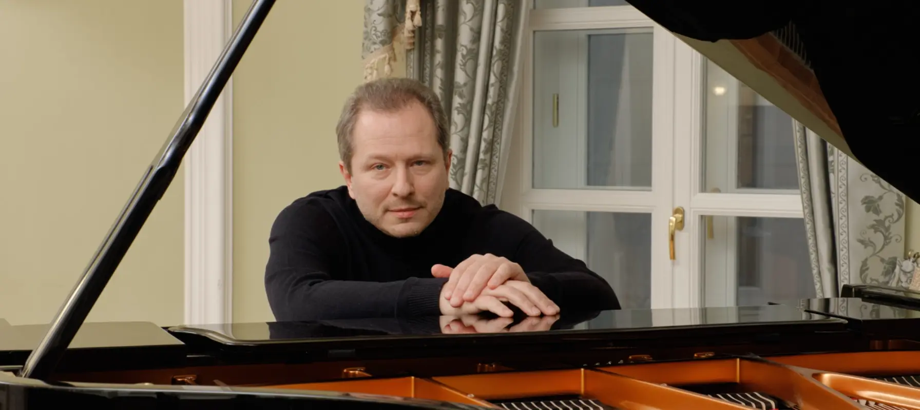 Юрий Мартынов
